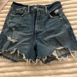 ABERCROMBIE CURVE LOVE 4” MOM SHORT HIGH RISE